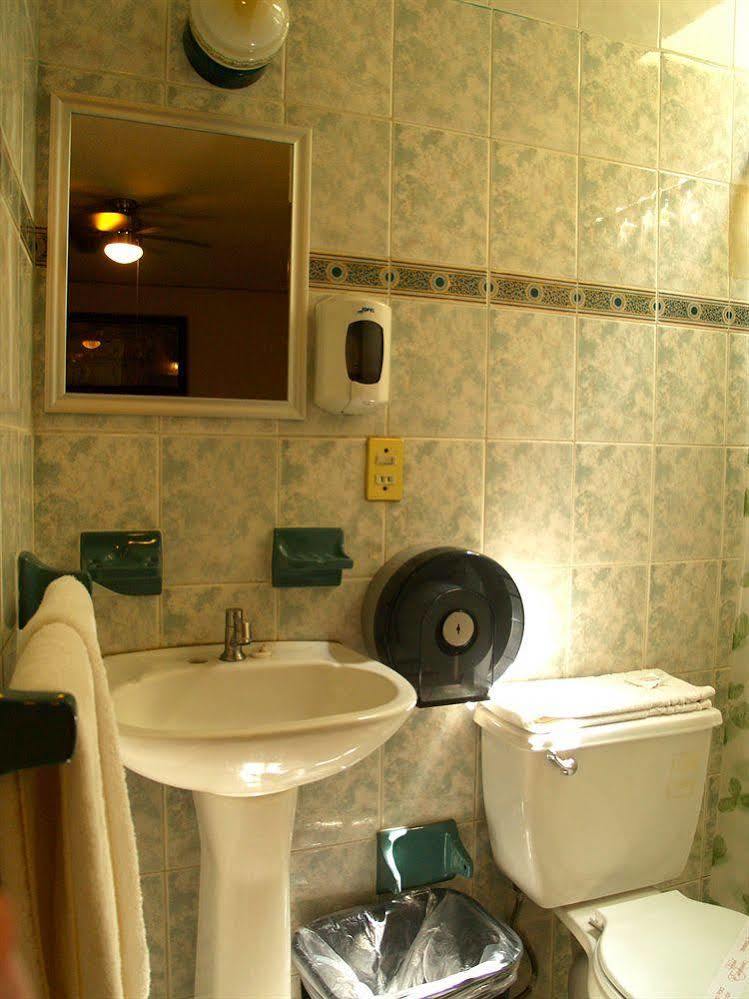 Hotel Estefania 3*